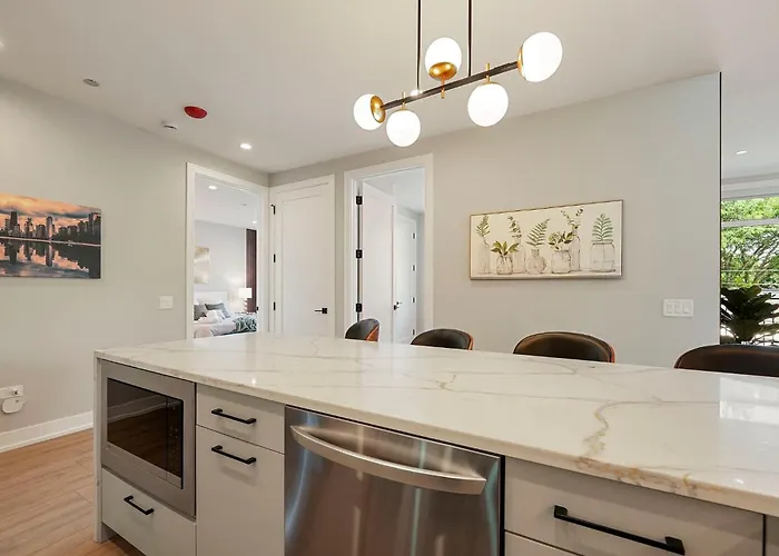 Апартаменты Welcoming Month Long 2bd 2ba With Parking Чикаго