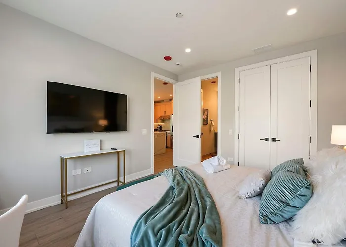 Апартаменты Welcoming Month Long 2bd 2ba With Parking Чикаго