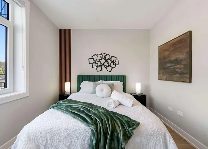 Welcoming Month Long 2bd 2ba With Parking *