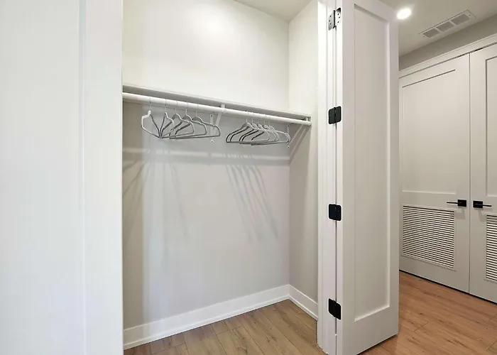 Welcoming Month Long 2bd 2ba With Parking Чикаго