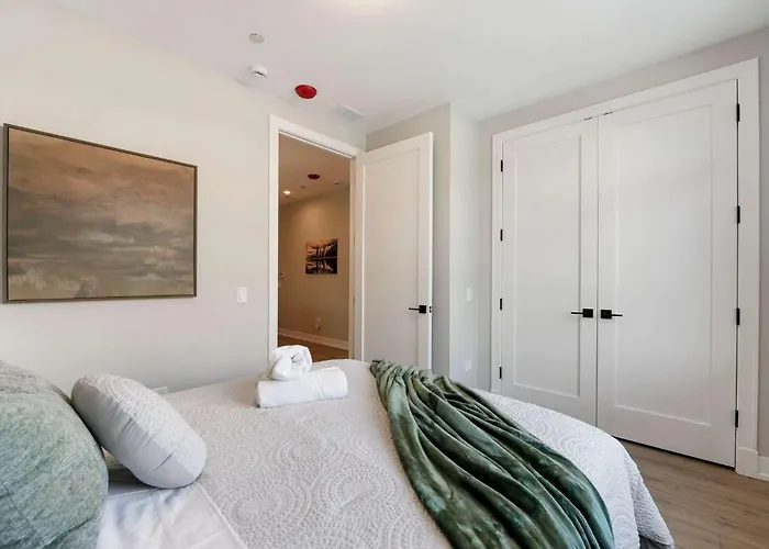 Апартаменты Welcoming Month Long 2bd 2ba With Parking Чикаго